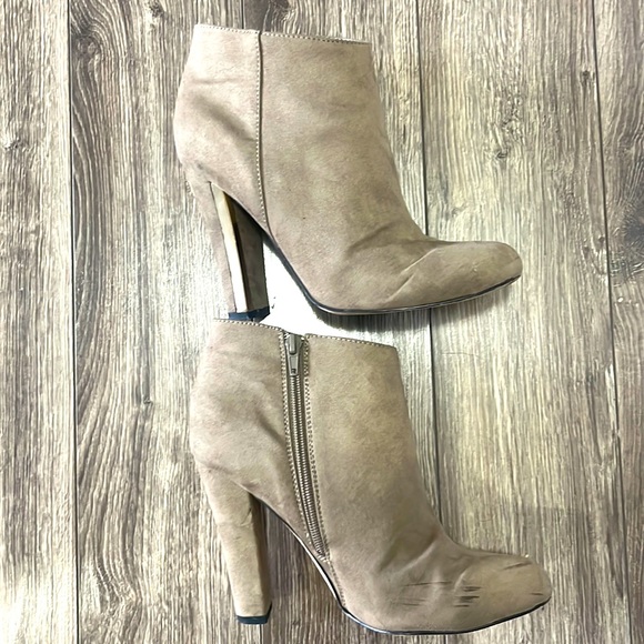 Spring Nude Suede Booties - size 8.5 - Picture 2 of 6